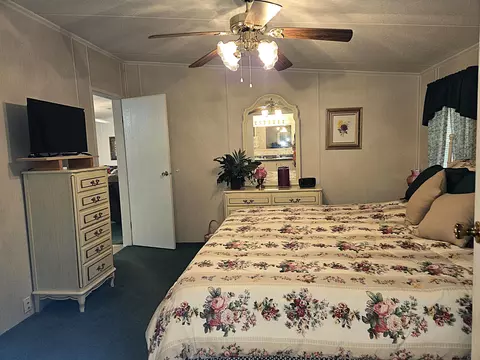Bedroom - 2425 SE 31st St, Okeechobee, FL 34974 photo 4 of 10