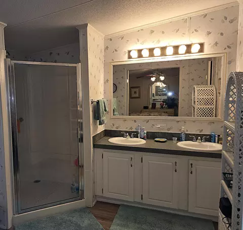 Bath - 2425 SE 31st St, Okeechobee, FL 34974 photo 1 of 1