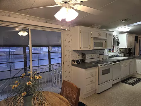 Kitchen - 2425 SE 31st St, Okeechobee, FL 34974 photo 8 of 8