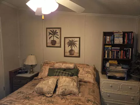 Bedroom - 2425 SE 31st St, Okeechobee, FL 34974 photo 7 of 10