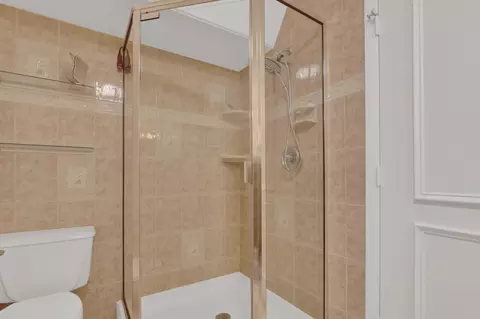 Bath - 352 River Edge Rd, Jupiter, FL 33477 photo 2 of 5