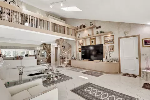 Living - 352 River Edge Rd, Jupiter, FL 33477 photo 5 of 5