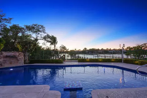 Exterior - 352 River Edge Rd, Jupiter, FL 33477 photo 7 of 9