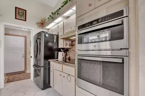 Kitchen - 352 River Edge Rd, Jupiter, FL 33477 photo 2 of 4
