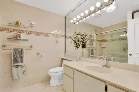 Bath - 352 River Edge Rd, Jupiter, FL 33477 photo 3 of 5