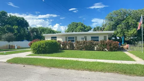 182 W 34th St #1, Riviera Beach, FL 33404