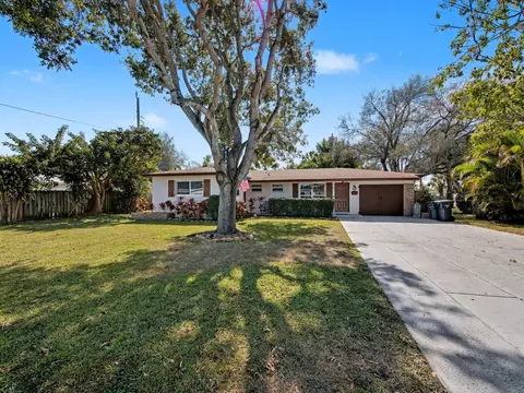 530 Australian Cir, Lake Park, FL 33403