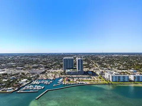 220 S Lake Shore Dr #2305, Lake Park, FL 33403
