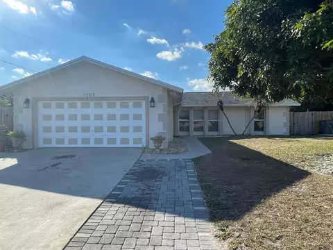 1107 Woodcrest Rd W, West Palm Beach, FL 33417
