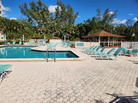 3940 Inverrary Blvd #302, Lauderhill, FL 33319