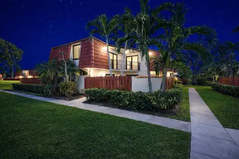 3849 Victoria Dr, West Palm Beach, FL 33406