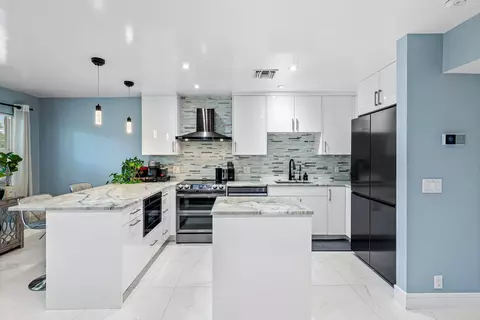 100 Bravado Ln #2, Palm Beach Shores, FL 33404