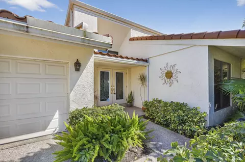 4881 Pineview Cir, Delray Beach, FL 33445 photo 2