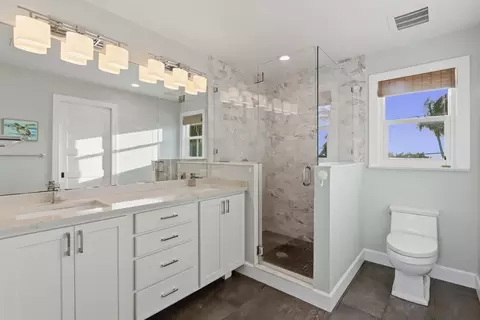 Bath - 1031 SE Macarthur Blvd, Stuart, FL 34996 photo 2 of 3
