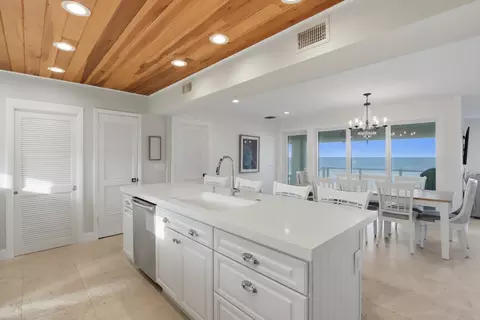 Kitchen - 1031 SE Macarthur Blvd, Stuart, FL 34996 photo 7 of 9