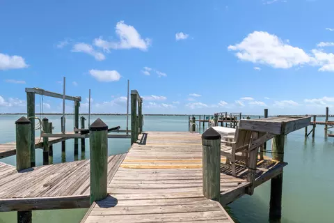 Exterior - 1031 SE Macarthur Blvd, Stuart, FL 34996 photo 14 of 15