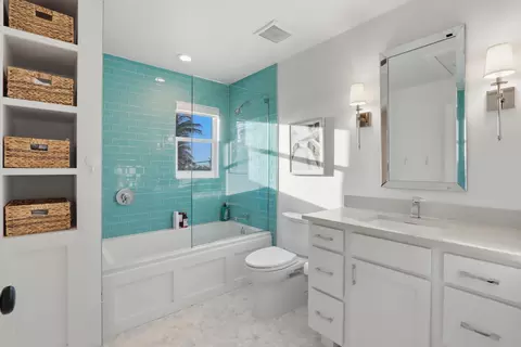 Bath - 1031 SE Macarthur Blvd, Stuart, FL 34996 photo 3 of 3