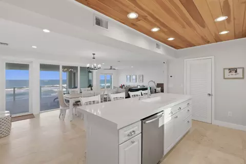 Kitchen - 1031 SE Macarthur Blvd, Stuart, FL 34996 photo 1 of 9