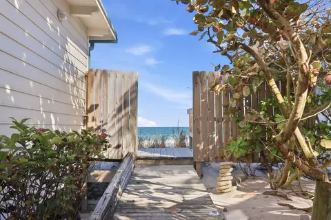 Exterior - 1031 SE Macarthur Blvd, Stuart, FL 34996 photo 7 of 15