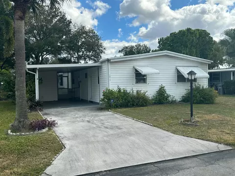 8261 E Club Rd, Boca Raton, FL 33433
