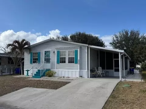 6927 SE Delegate St, Hobe Sound, FL 33455