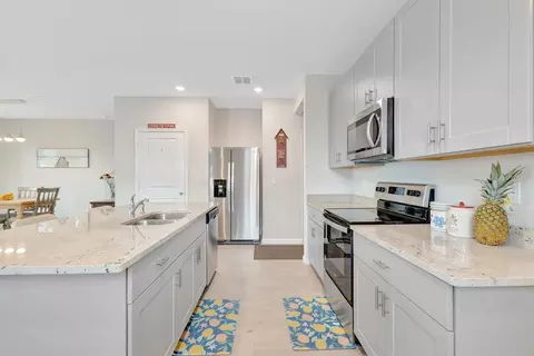 Kitchen - 2401 SE Tarvest Way, Stuart, FL 34997 photo 4 of 5