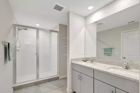 Bath - 2401 SE Tarvest Way, Stuart, FL 34997 photo 3 of 4