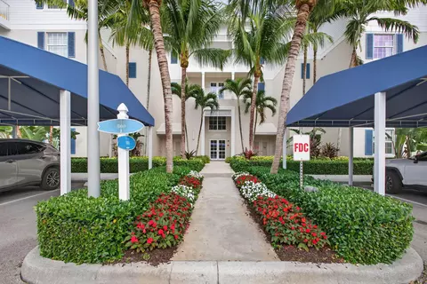834 Bay Colony Dr S, Juno Beach, FL 33408