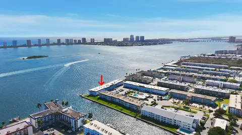 100 Shore Ct #104, North Palm Beach, FL 33408