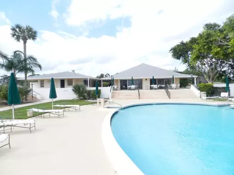 4 Greenway Vlg N #107, Royal Palm Beach, FL 33411