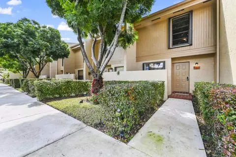 1464 NW 97th Ter #285, Pembroke Pines, FL 33024