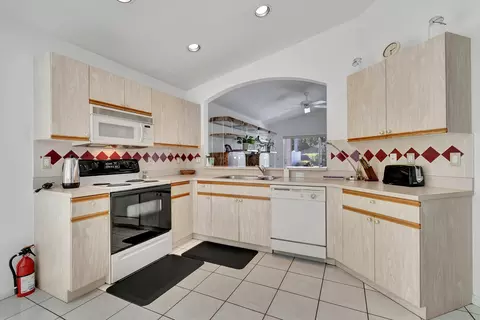 5767 Seashell Ter, Boynton Beach, FL 33437 photo 12