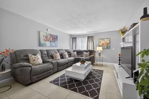 12020 W Greenway Dr #102, Royal Palm Beach, FL 33411