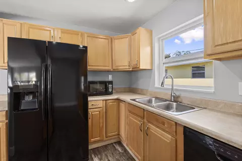 924 SE Dolphin Dr, Stuart, FL 34996 photo 15