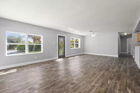 924 SE Dolphin Dr, Stuart, FL 34996 photo 5