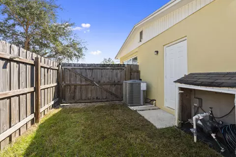 924 SE Dolphin Dr, Stuart, FL 34996 photo 41