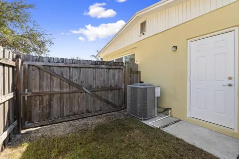 924 SE Dolphin Dr, Stuart, FL 34996 photo 42