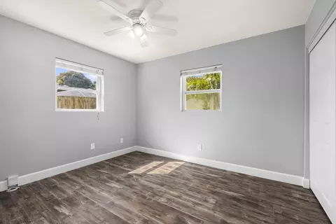 924 SE Dolphin Dr, Stuart, FL 34996 photo 17