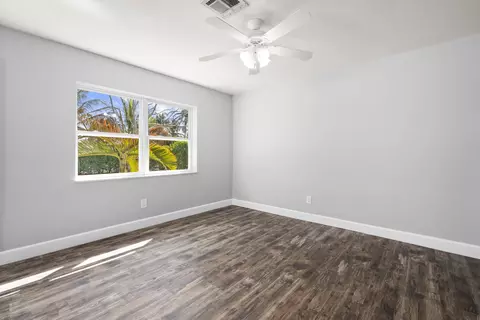 924 SE Dolphin Dr, Stuart, FL 34996 photo 9