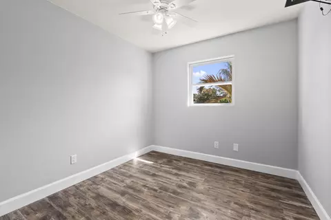 924 SE Dolphin Dr, Stuart, FL 34996 photo 23