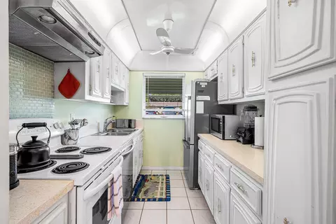 1010 Circle Ter E #C, Delray Beach, FL 33445 photo 10
