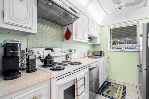 1010 Circle Ter E #C, Delray Beach, FL 33445 photo 11