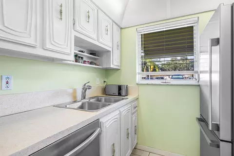 1010 Circle Ter E #C, Delray Beach, FL 33445 photo 12