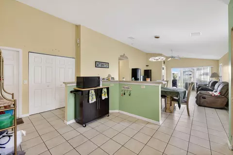 9042 SW Caprice Cir, Stuart, FL 34997 photo 4