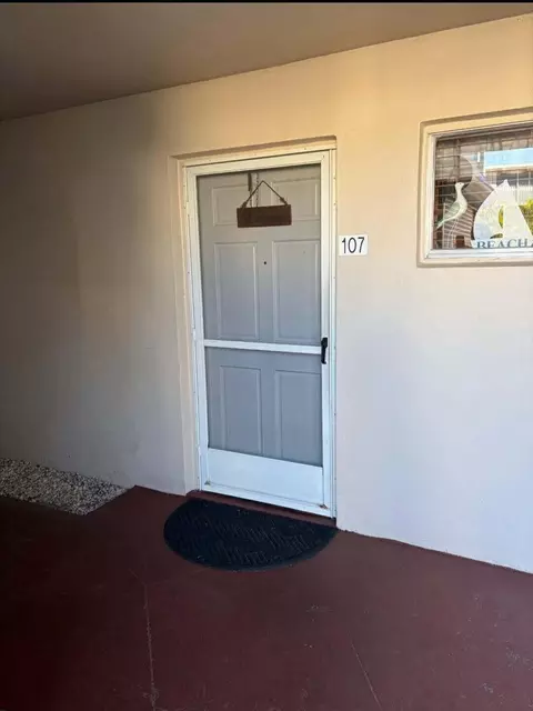 2770 S S Gdn #107, Drive, FL 33461