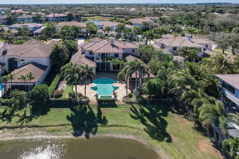 9253 Este Lago Dr, Boca Raton, FL 33496
