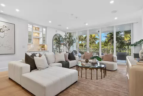 100 Royal Palm Way #D2, Palm Beach, FL 33480