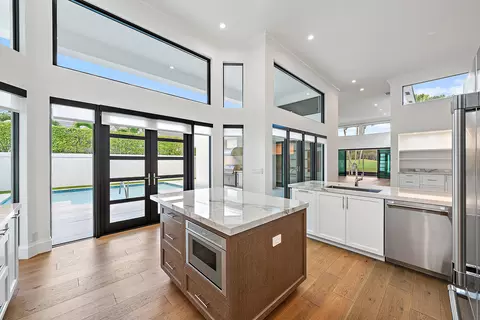 Kitchen - 108 Waters Edge Dr, Jupiter, FL 33477 photo 4 of 5