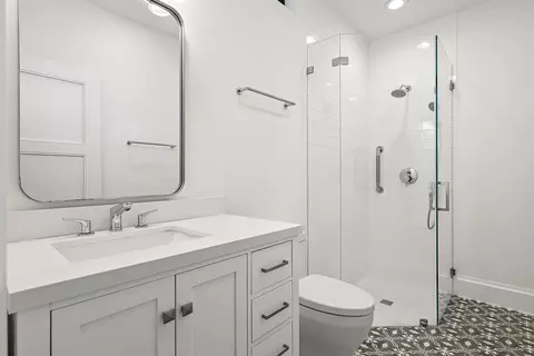 Bath - 108 Waters Edge Dr, Jupiter, FL 33477 photo 3 of 3