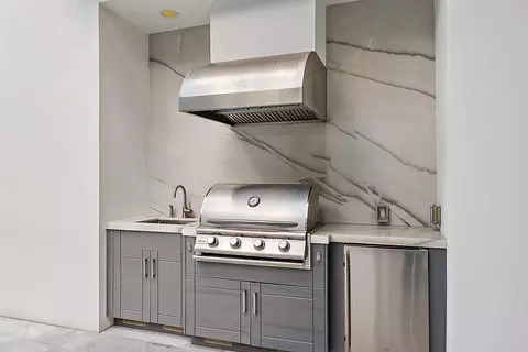 Kitchen - 108 Waters Edge Dr, Jupiter, FL 33477 photo 5 of 5